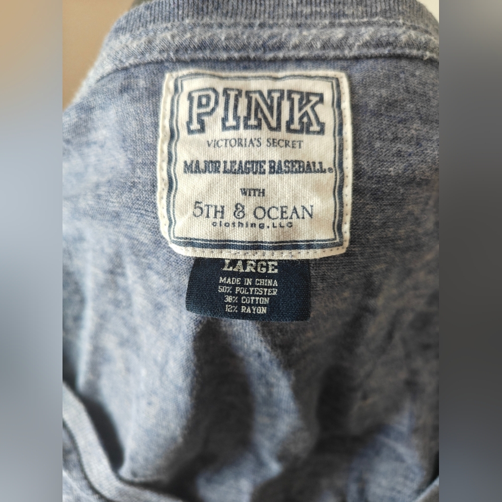 PINK Victoria's Secret New York Yankees V Neck Shirt Size Large - Picture 4 of 5